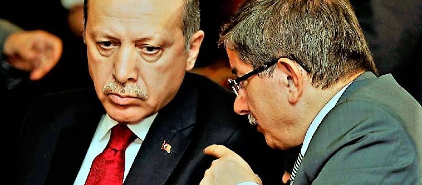 Δηλώσεις «βόμβα» Νταβούτογλου κατά της οικογένειας Ερντογάν: «Είναι μεγάλη καταστροφή για την χώρα»